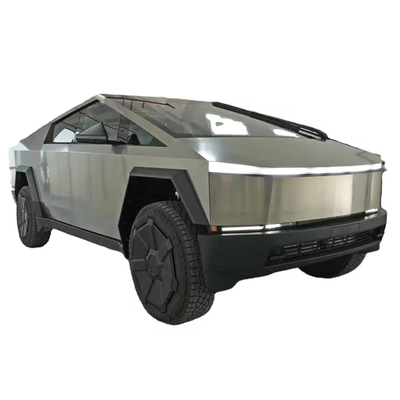 Silver Tesla Cyber Off-Road Pickup Truck com corpo de aço e velocidade máxima de 180 Km / h