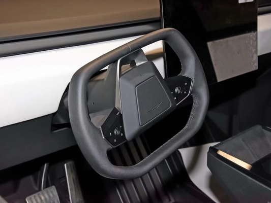 Silver Tesla Cyber Off-Road Pickup Truck com corpo de aço e velocidade máxima de 180 Km / h