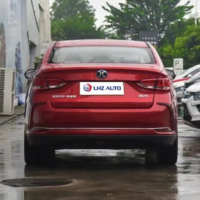 Automóvel 100% elétrico de 5 portas e 5 lugares, ideal para os mercados europeu e americano