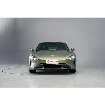 O carro esportivo energético da Xiaomi Su7 com capacidade de bateria de 73,6 kWh e tempo de carga de 0,5 horas