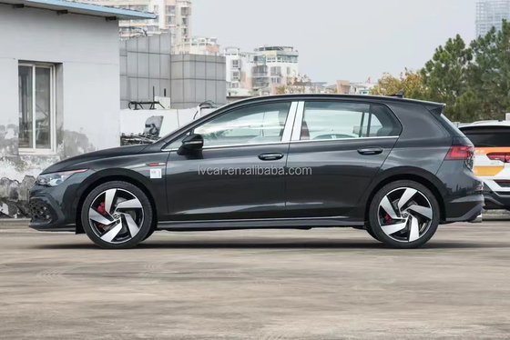 Eficiência e potência combinadas 2023 Volkswagen Golf GTI com binário máximo de 350 Nm