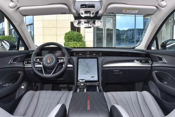 Limousine chinês de médio a grande porte HongQi H5 com capacidade de motor de 4,1-6L e alta demanda