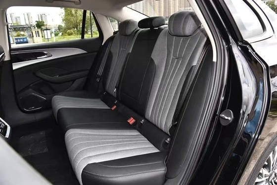 Limousine chinês de médio a grande porte HongQi H5 com capacidade de motor de 4,1-6L e alta demanda