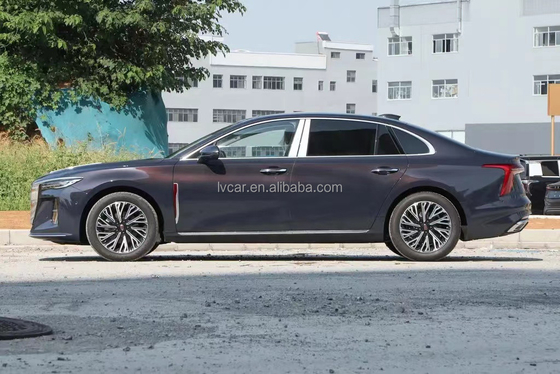 Limousine chinês de médio a grande porte HongQi H5 com capacidade de motor de 4,1-6L e alta demanda