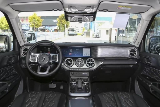 Veículo todo-o-terreno com ar condicionado automático e tecnologia touch screen