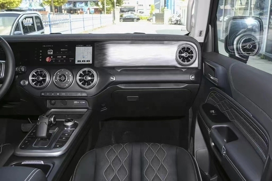 Veículo todo-o-terreno com ar condicionado automático e tecnologia touch screen