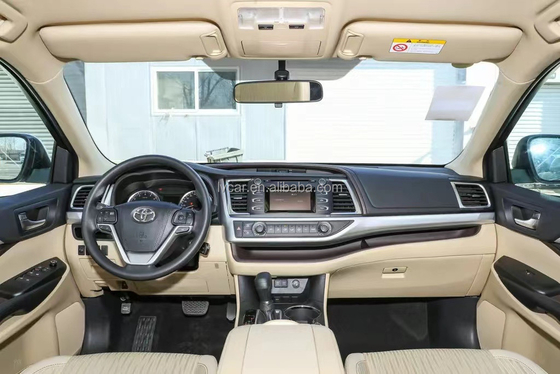 Experimente o futuro da condução com a tela sensível ao toque do Toyota Highlander 2023