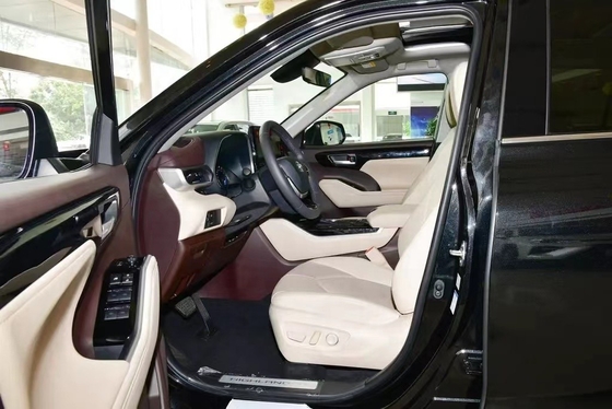 Experimente o futuro da condução com a tela sensível ao toque do Toyota Highlander 2023