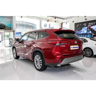 Experimente o futuro da condução com a tela sensível ao toque do Toyota Highlander 2023