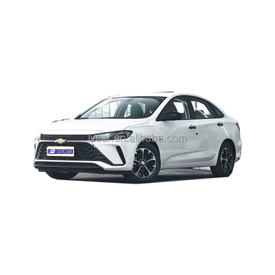 Janela dianteira elétrica e ESC 2022 Chevrolet Monza híbrido com interior de couro escuro