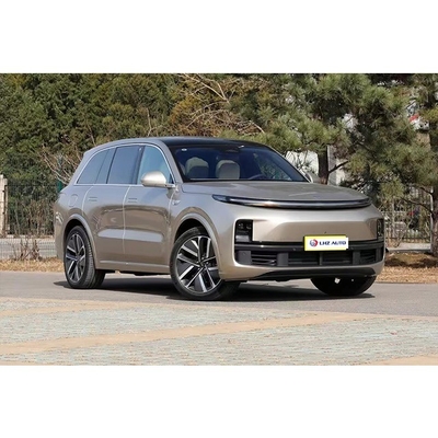 O melhor SUV da família Li L8 com assentos de couro e controle climático automático.