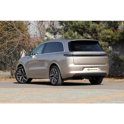 O melhor SUV da família Li L8 com assentos de couro e controle climático automático.