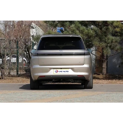 O melhor SUV da família Li L8 com assentos de couro e controle climático automático.