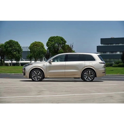 Li L9 O carro chinês com longa resistência e híbrido plug-in de 6 lugares agora na Rússia