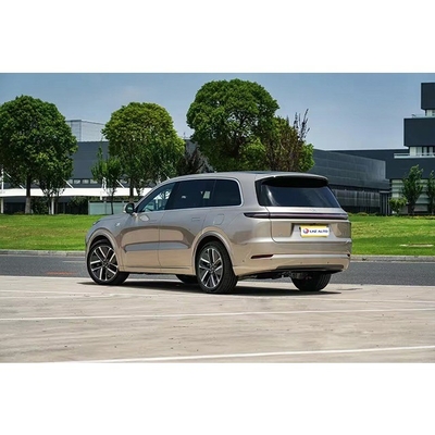 Li L9 O carro chinês com longa resistência e híbrido plug-in de 6 lugares agora na Rússia