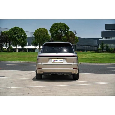 Li L9 O carro chinês com longa resistência e híbrido plug-in de 6 lugares agora na Rússia