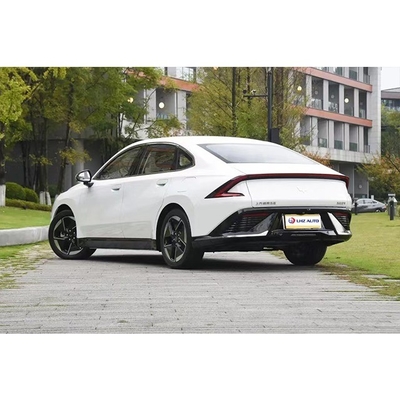 O Limousine de 2024 da Classe A da Wuling Motors com velocidade máxima de 145 km/h e longa resistência