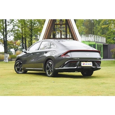 Experimente o luxo com o 2024 Starlight Hybrid Sedan de 5 portas e 5 lugares da Wuling
