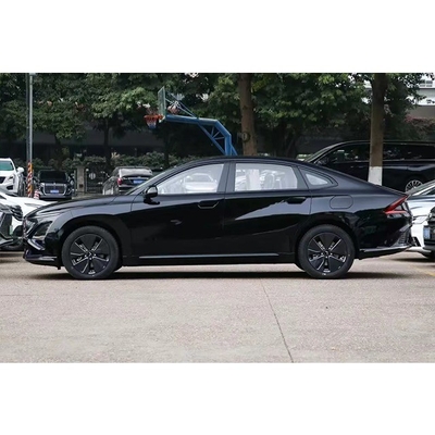 O Wuling Starlight Um sedan PHEV de cinco portas e cinco lugares da classe A com uma velocidade máxima de 145