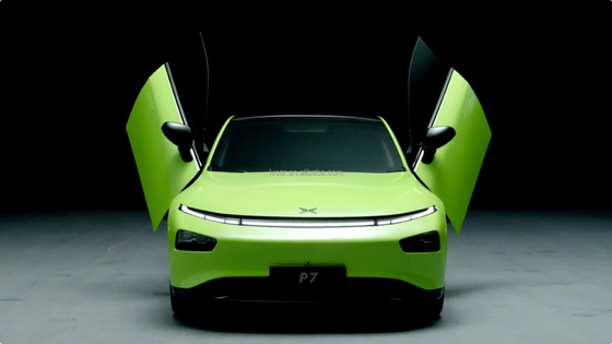 Xpeng P7 Ev 5 lugares SUV elétrico Carro com cor interior escura e tipo de motor turbo