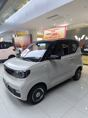 Direção esquerda Wuling Mini Carro elétrico com velocidade máxima de 100 Km/h e 4 lugares 120km