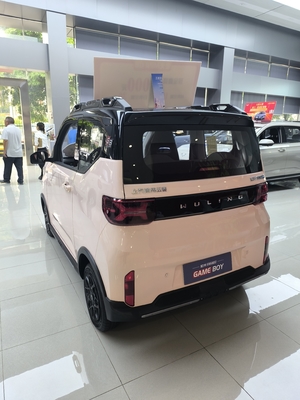 Direção esquerda Wuling Mini Carro elétrico com velocidade máxima de 100 Km/h e 4 lugares 120km