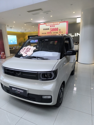 Direção esquerda Wuling Mini Carro elétrico com velocidade máxima de 100 Km/h e 4 lugares 120km