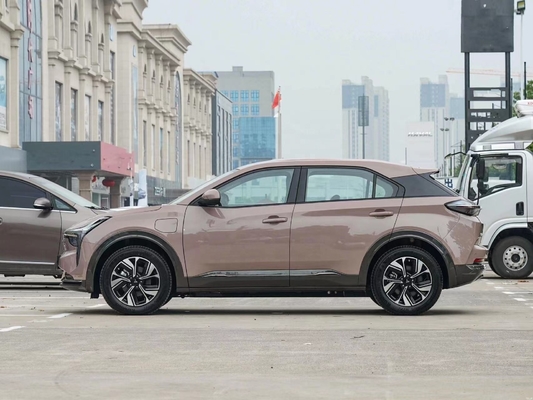 O mais recente SUV elétrico da Neta U-II 500 para casa, com 500 km de gama elétrica pura em marrom.