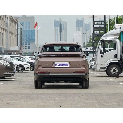 O mais recente SUV elétrico da Neta U-II 500 para casa, com 500 km de gama elétrica pura em marrom.