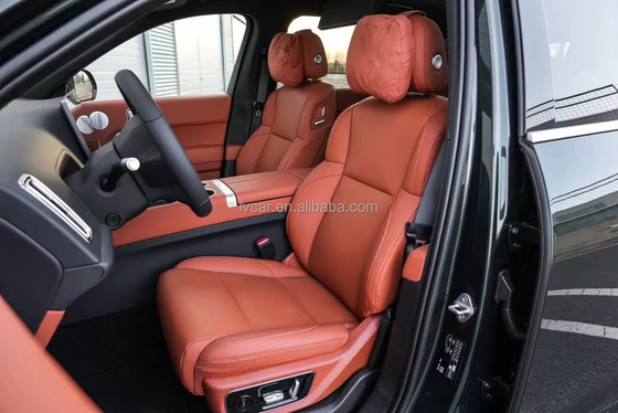 Cor interior clara e ar condicionado automático dentro do LiXiang L7