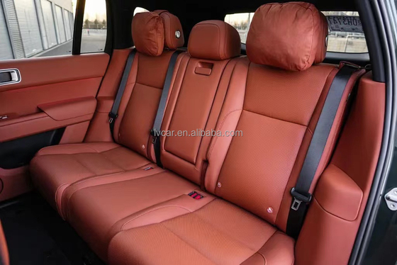 Cor interior clara e ar condicionado automático dentro do LiXiang L7