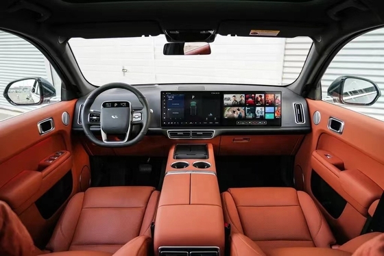 LiXiang L7 Modelo de tração nas quatro rodas Sistema de entretenimento para automóveis com volante multifunção