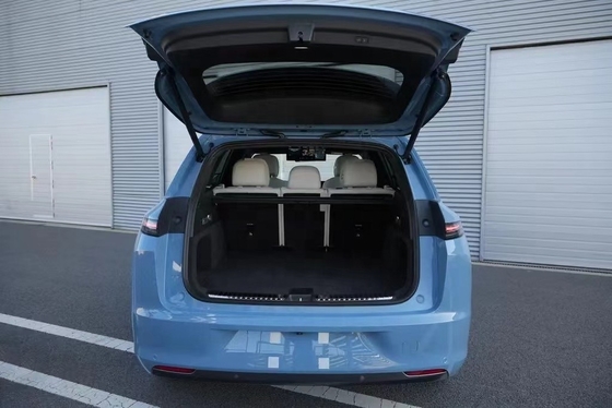 LiXiang L7 Modelo de tração nas quatro rodas Sistema de entretenimento para automóveis com volante multifunção