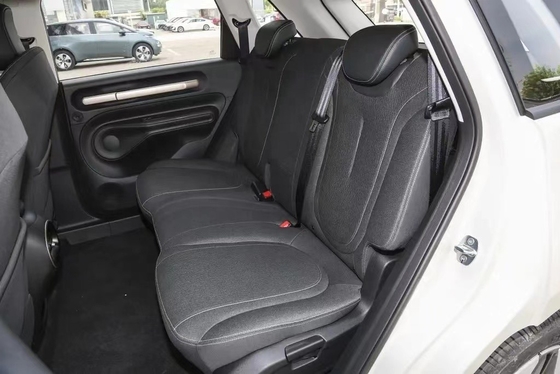 Direção à esquerda Wuling Baojun Hatchback popular e acessível de cinco portas e cinco lugares