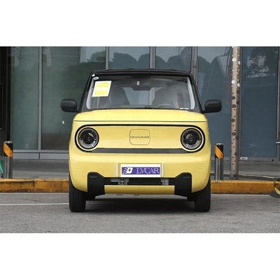 Veículo Geely Panda Mini Energy equipado com câmera traseira com 200 km de autonomia e 3 cilindros
