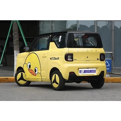 Veículo Geely Panda Mini Energy equipado com câmera traseira com 200 km de autonomia e 3 cilindros