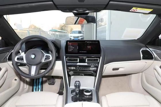 BMW 840i de alta potência com tração nas rodas traseiras Desportivo conversível com câmera traseira de 360°